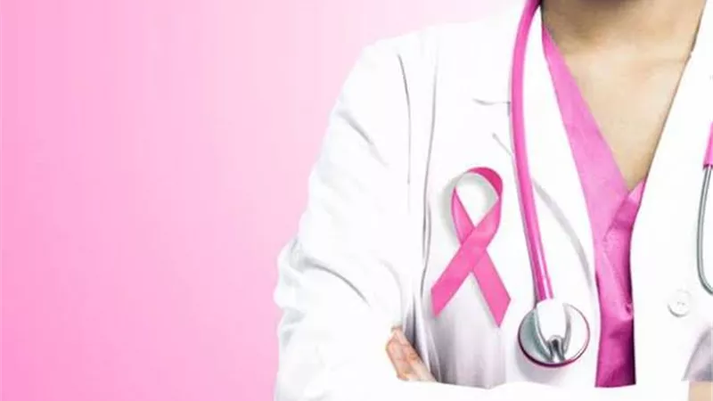 بالتزامن مع شهر التوعية بسرطان الثدي .. ماذا تعرف عن الأعراض وطرق الوقاية