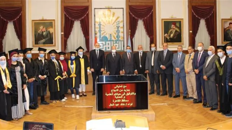 محافظ القاهرة ومحمد عطية يكرمان الأولى على الثانوية العامة بإدارة الشروق وبدر.. بالصور