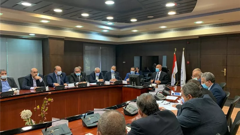 وزير النقل يترأس إجتماع اللجنة الخاصة بنقل المرافق المتعارضة مع أعمال تطوير الطريق الدائري