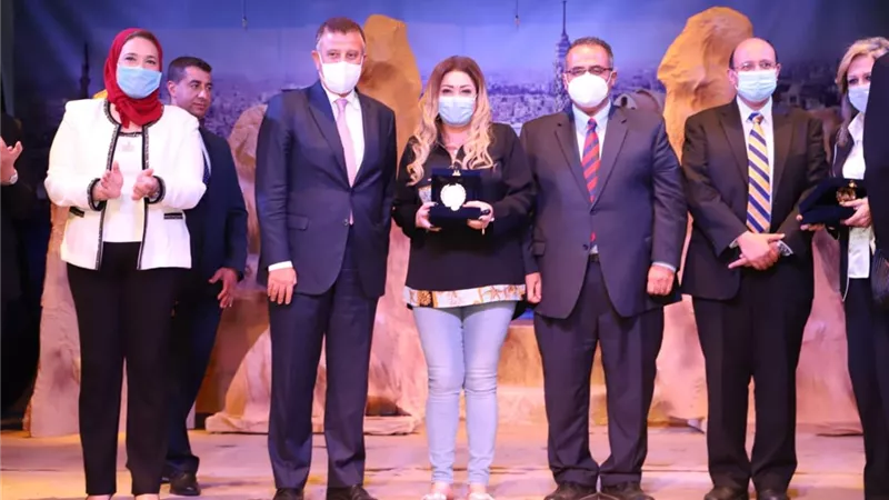 رئيس جامعة عين شمس ونائبه يشهدان إحتفالات ذكرى انتصارات أكتوبر
