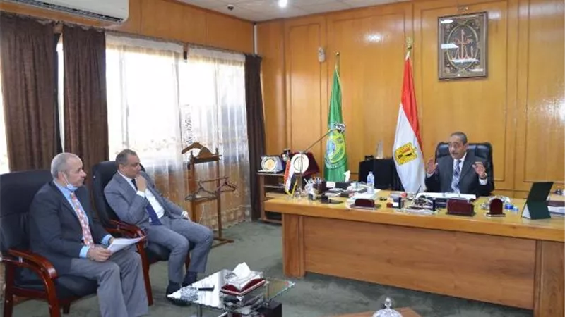 مدير صندوق تطوير العشوائيات يستعرض المشروعات الجديدة بالإسماعيلية .صور