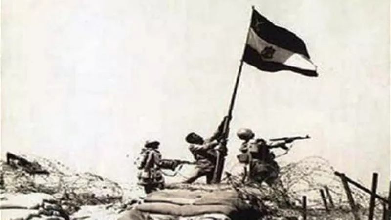 بالفيديو المستشار خفاجى وذكريات نصر اكتوبر على المسرح المدرسى بالأبتدائية 1973.