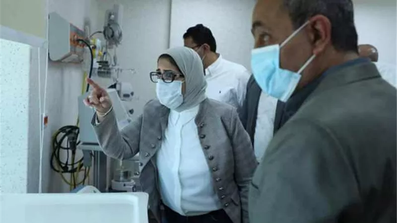 وزيرة الصحة توجه بإختبار أجهزة مجمع الإسماعيلية الطبي