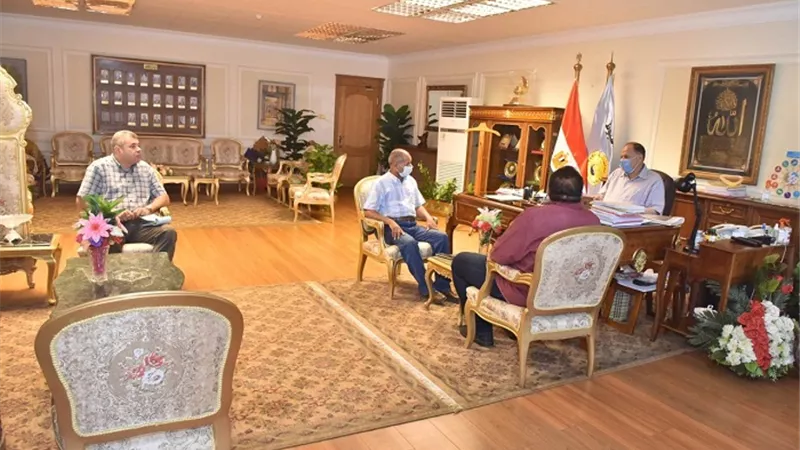 محافظ أسيوط يعلن وضع خطة زمنية لتشغيل مشروعات الصرف الصحي التى تم الانتهاء منها