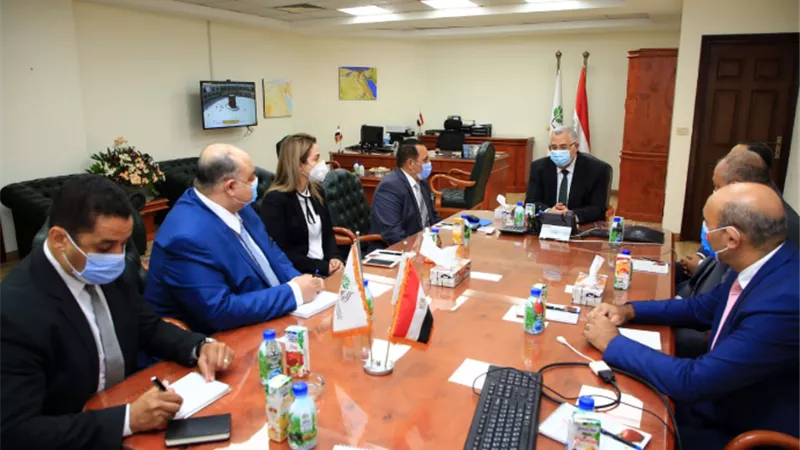 وزير الزراعة يبحث مع الرئيس الجديد لشركة الريف المصرى دعم مشروع تنمية المليون ونصف المليون فدان
