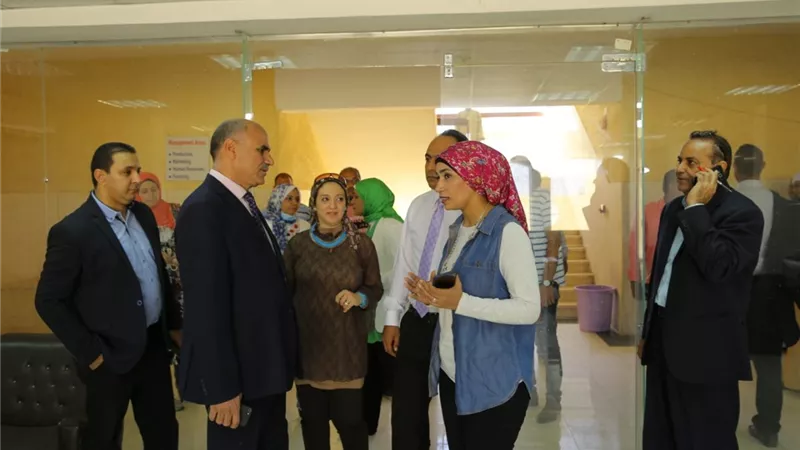 رئيس جامعة الأقصر فى جولة تفقدية لكلية السياحة والفنادق