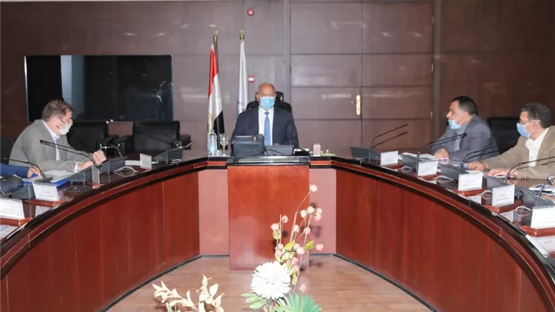 وزير النقل يتابع مشروع تحديث نظم الإشارات على خط السكك الحديدية (بنها/بورسعيد)