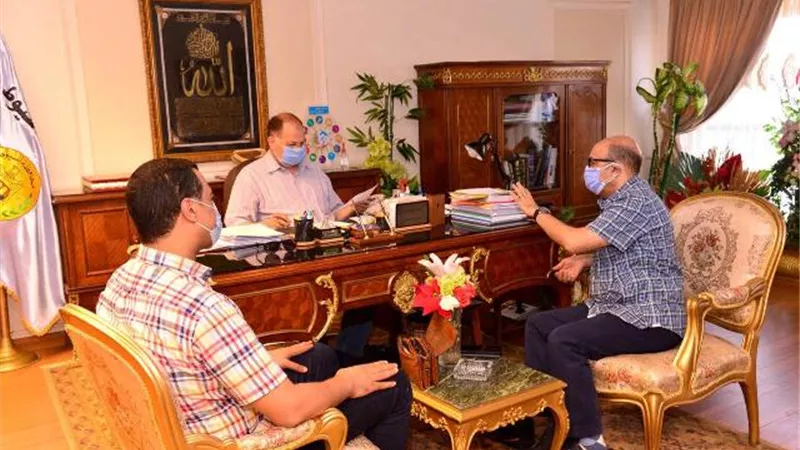 محافظ أسيوط يلتقي وكيل وزارة الصحة ويعلن حلول عاجلة لسد العجز في الأطباء بالوحدات الصحية
