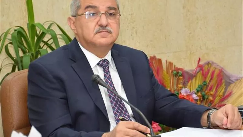 رئيس جامعة أسيوط يجدد ثقته بوكيليّ طب الأسنان