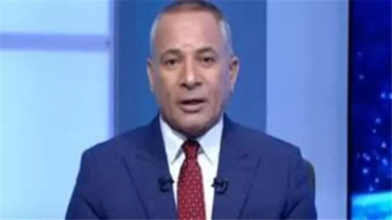 أحمد موسى يحذر موظفى المحليات ويطالبهم بمساعدة المواطنين فى التصالح
