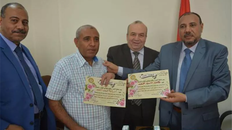 جامعة الأزهر بأسيوط تكرم مديرا الدراسات العليا و الشئون الإدارية بالفرع لبلوغهما سن التقاعد