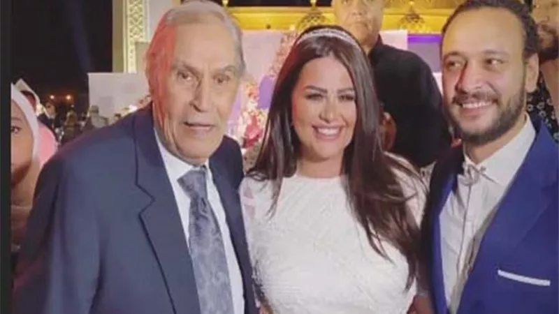شاهد.. ظهور نادر للفنان عزت العلايلي فى عقد قران أحمد خالد صالح وهنادى مهنا