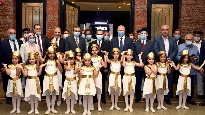 وزير الزراعة ومحافظ الغربية يشهدان الحفل الفني بالمركز الثقافي بطنطا