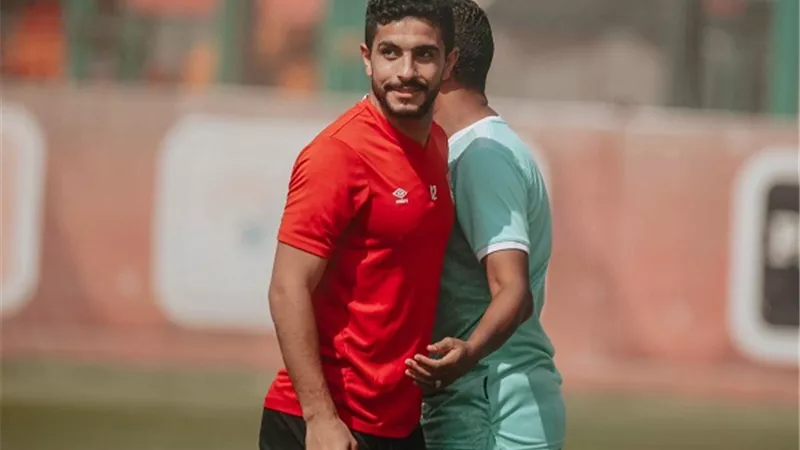 ايمن اشرف يؤدى تدريبات فى الجيم