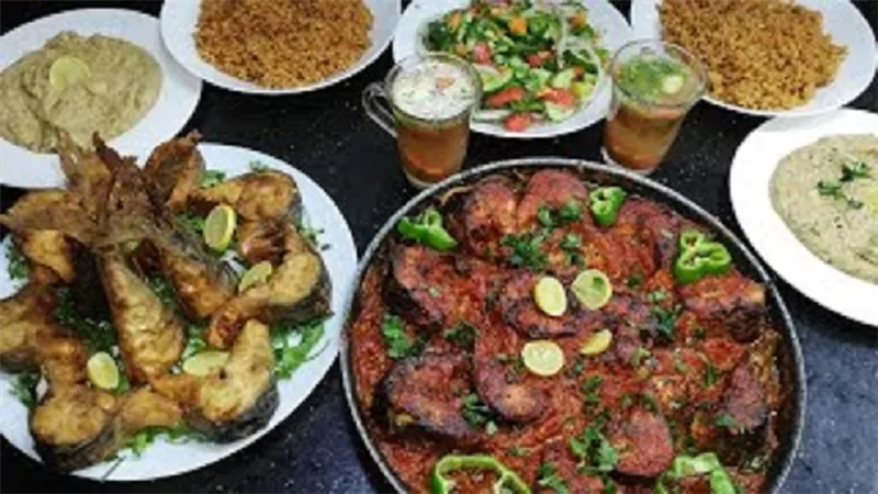 سفره كامله وطعم خطير من أربع سمكات بالفيديو