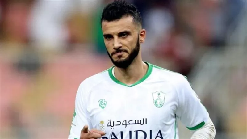 عمر السومة يلمح بالرحيل عن أهلي جدة