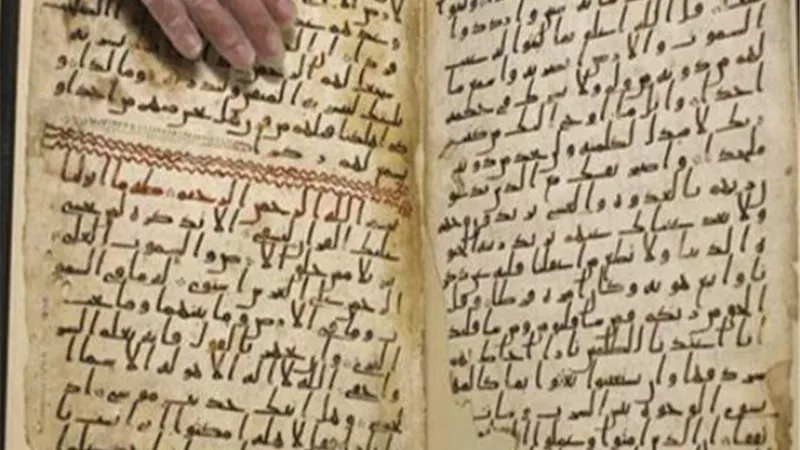 قيمتها 300 مليون دولار.. يمزق مخطوطة أثرية لاعتقاده بأنها مزيفة