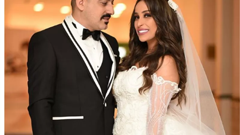 كل سنة وإنتى النور اللى فى حياتى.. رسالة غزل من دياب لزوجته فى عيد زواجه الثانى
