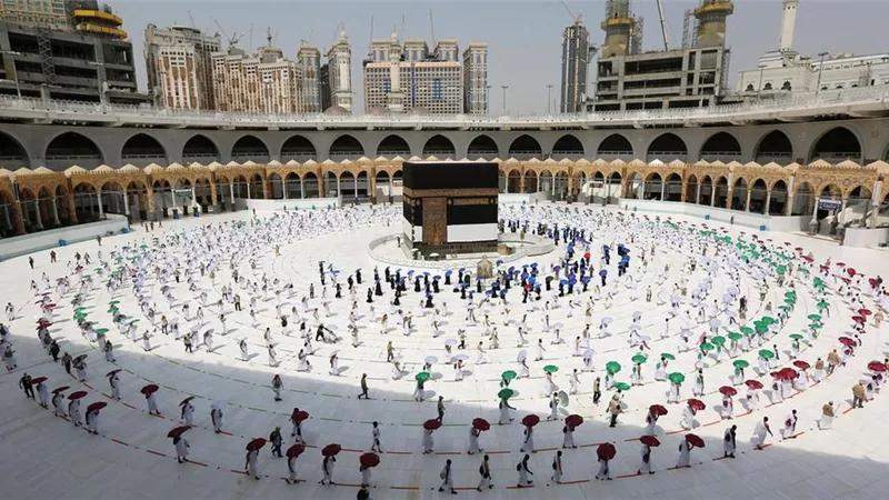 مفتي السعودية يوضح حكم الكمامة للمحرم