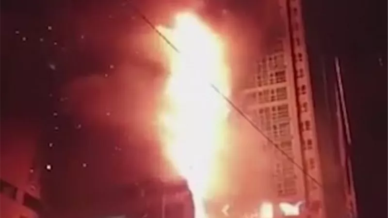 حريق هائل في مبنى سكني من 33 طابقا بكوريا الجنوبية