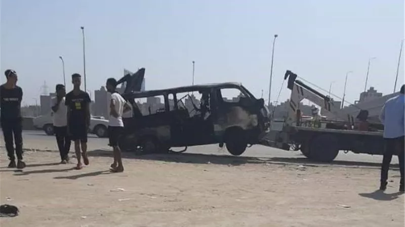 مصرع وإصابة 12جراء إنقلاب سيارة أعلى الطريق الدائرى فى القليوبية.. بالصور