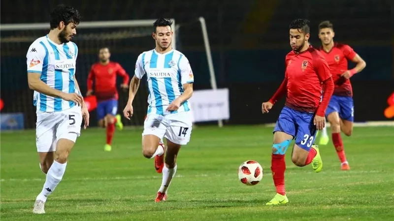 تعرف على معلقي مباراة الأهلي وبيراميدز في الدوري المصري