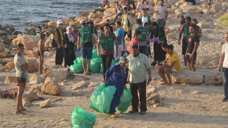 (حماية الشواطئ من التلوث البلاستيكي بالعريش )