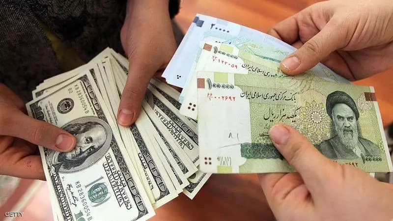 الريال الإيراني يواصل التراجع أمام الدولار