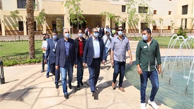 سعفان يزور جامعة الملك سلمان بجنوب سيناء..ويتفقد المباني والمدرجات والملاعب الرئيسية