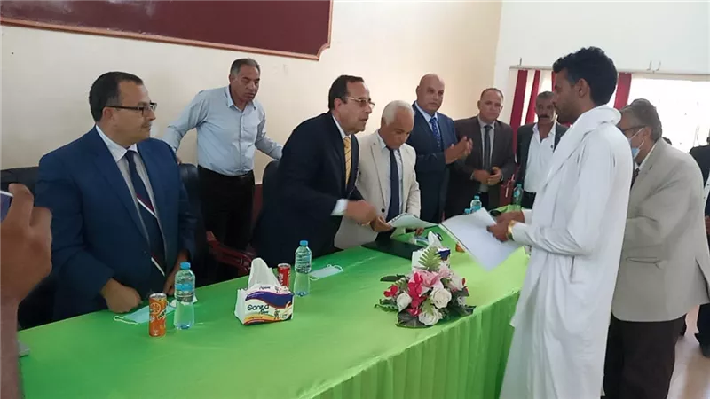 شوشه يؤكد على اهتمام القيادة السياسية بأهالى سيناء ويسلم المنازل البدوية لأهالى وسط سيناء