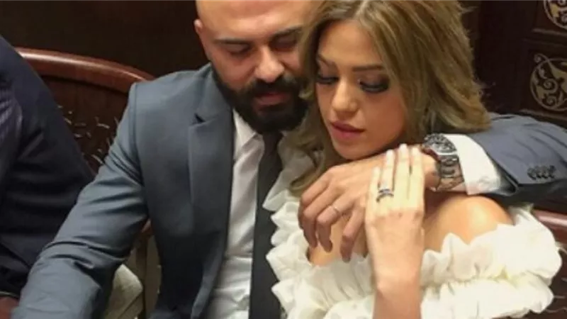 زوجة أحمد صلاح حسنى تخطف الأنظار بـ توب اسود