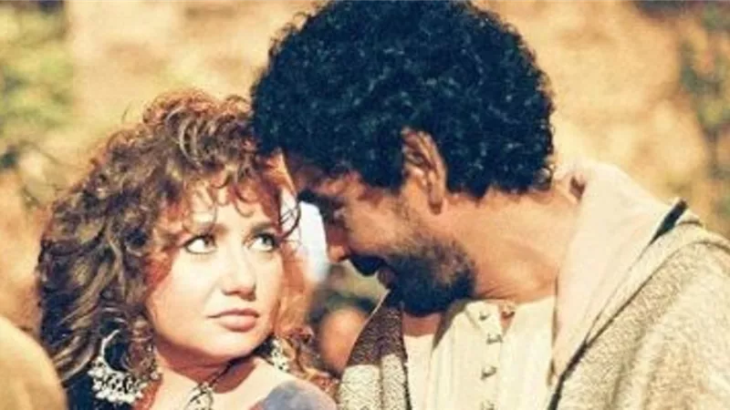 ليلى علوى تحتفل بعيد ميلاد الكينج محمد منير بطريقتها الخاصة
