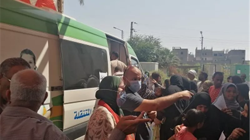 قافلة طبية بالوحدة الصحية لقرية الضبعية غرب الأقصر