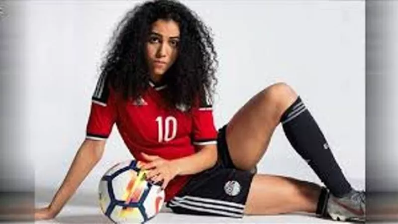أول لاعبة مصرية وعربية تحترف في إنجلترا