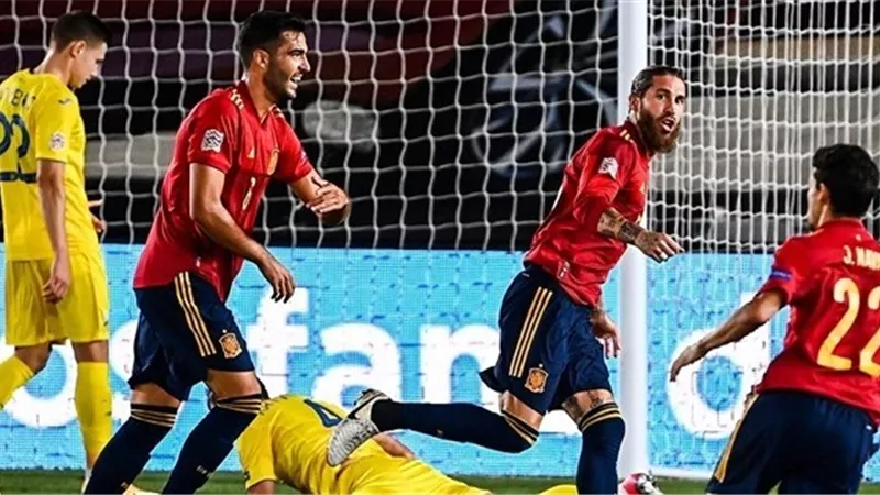 إسبانيا تنجو من كمين سويسرا بدورى أمم أوروبا