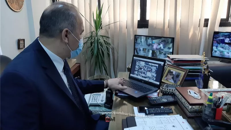 اجتماع بالفيديو كونفرانس لمتابعة توزيع الكتب بالادارات التعليمية بالقاهرة.. بالصور