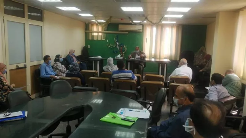 مدير التأمين الصحى يجتمع بمديرى الادارات الداخلية بالزقازيق