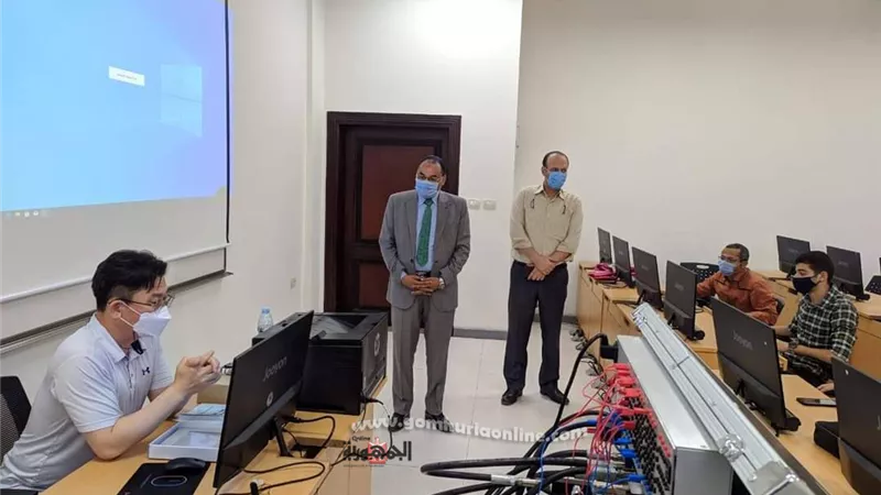 رئيس جامعة بنى سويف التكنولوجية يتابع تدريب الفنيين على المعامل الجديدة
