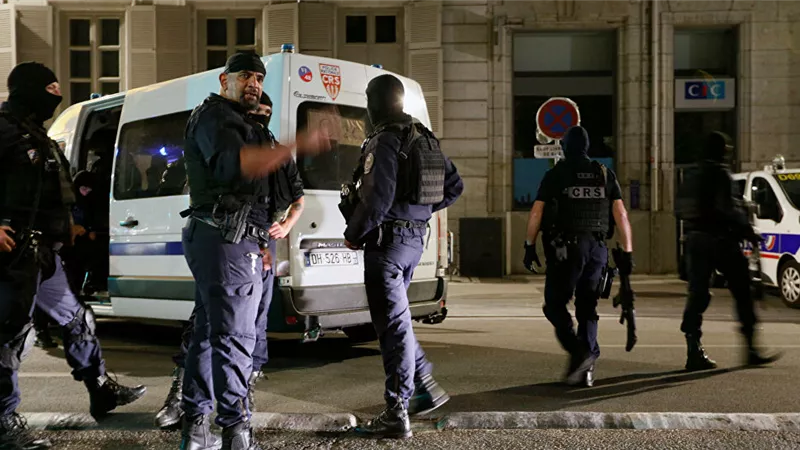 40 شخصا يهاجمون مركز شرطة في فرنسا للانتقام