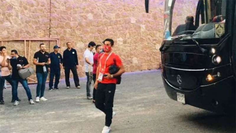 الأهلى يصل ستاد القاهرة لمواجهة بيراميدز.. شاهد