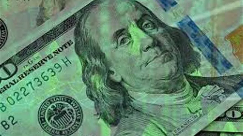 الدولار قابع قرب أدنى مستوى فى 3 أسابيع مع مراهنة الأسواق على تحفيز أمريكى