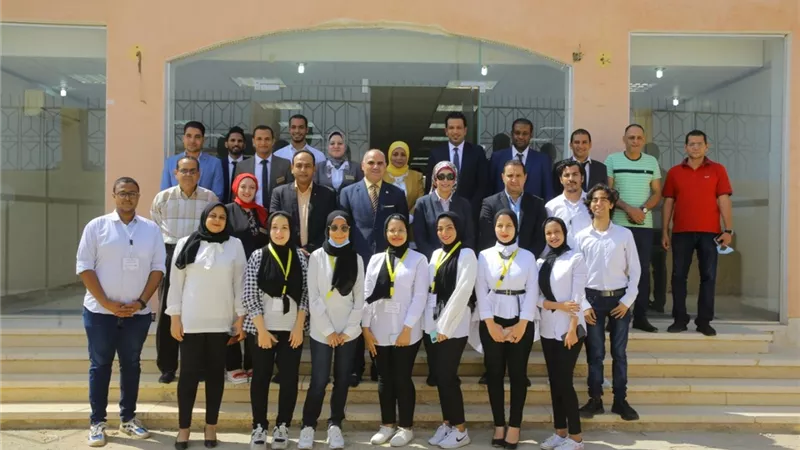 عزوز يشهد إنطلاق إجراءات الكشف الطبى بكلية السياحة والفنادق للطلاب الجدد