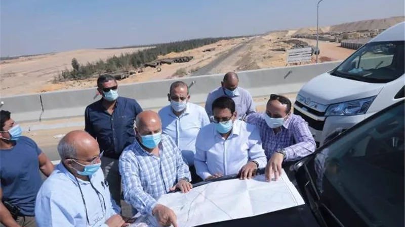 وزير النقل يستطلع مسار القطار السريع 