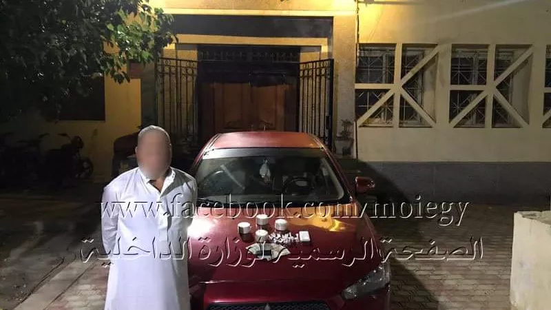 ضبط عاطل ومعه هيروين بقيمة ٦٣٥ الف جنيه فى العاشر من رمضان