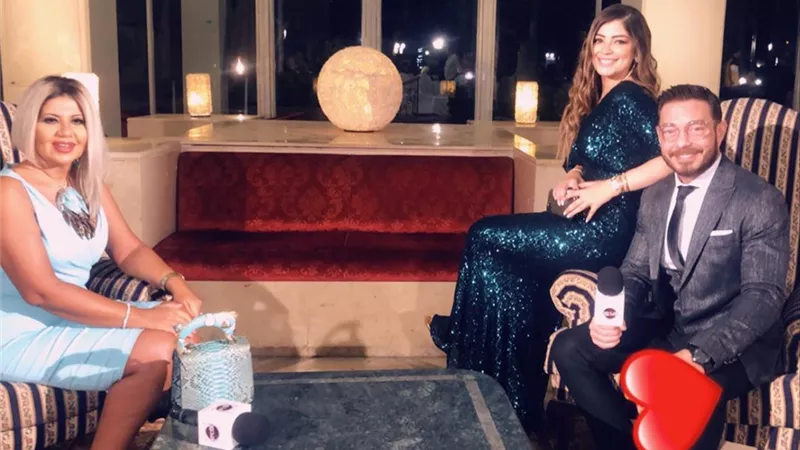 احمد زاهر ينفعل على المعجبين بسبب ابنته