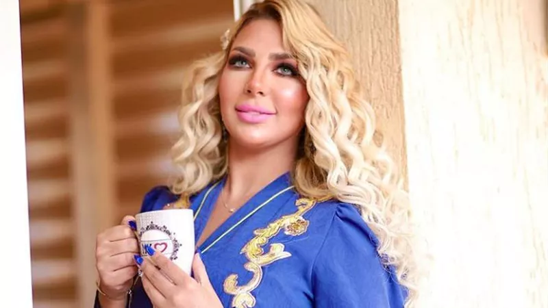 بالأزرق .. سارة خليفة تبهر المتابعين وتتألق بـ لوك جديد