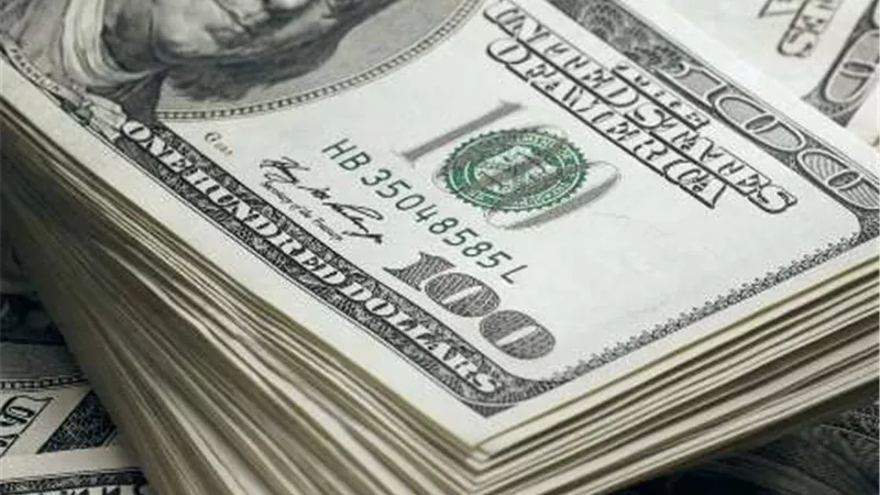 الدولار يرتفع واليوان يتراجع بعد مراقبة الصين لارتفاع العملة