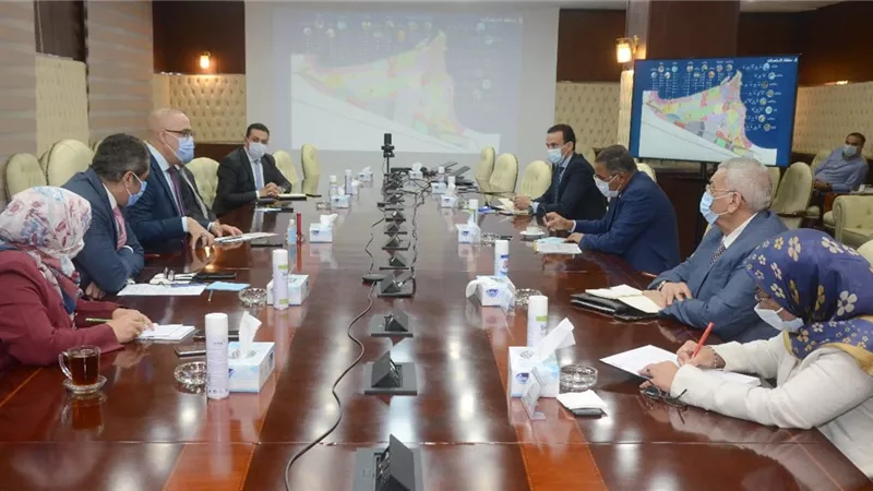 وزير الإسكان ومحافظ مطروح يتابعان تنفيذ مشروعات 