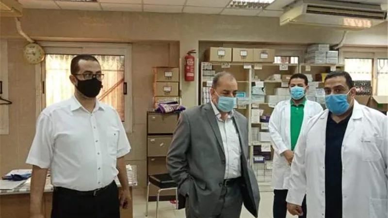 مدير التأمين الصحى بالشرقية يتفقد عيادة ومستشفى العاشر من رمضان صور
