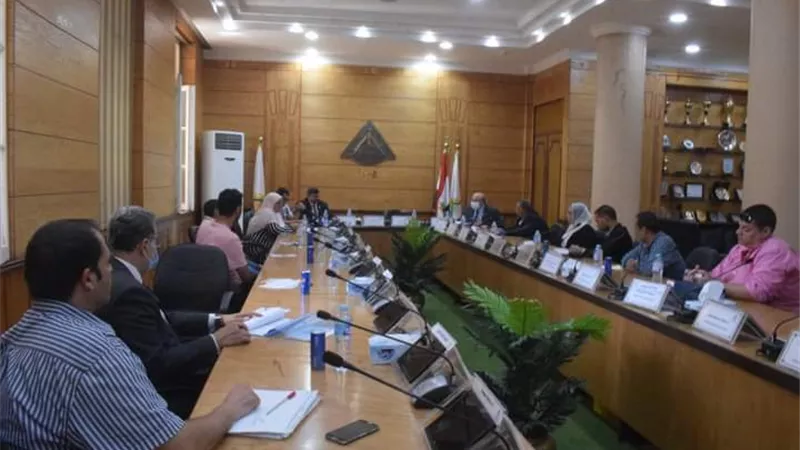 لجنة الأزمات والكوارث تناقش استعدادات العام الدراسى الجديد بجامعة بنها